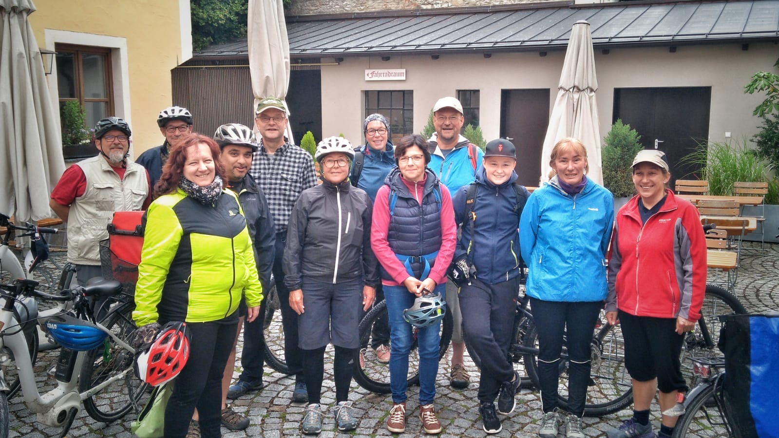 Regen begleitet Radler